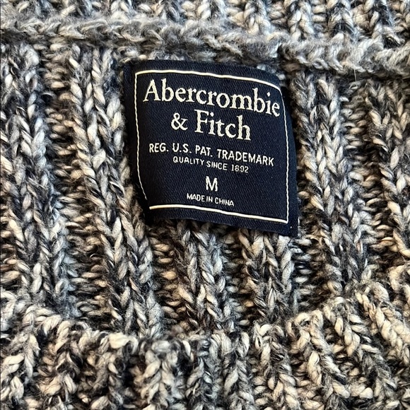 Abercrombie & Fitch Grey Knit Sweater - Picture 3 of 6